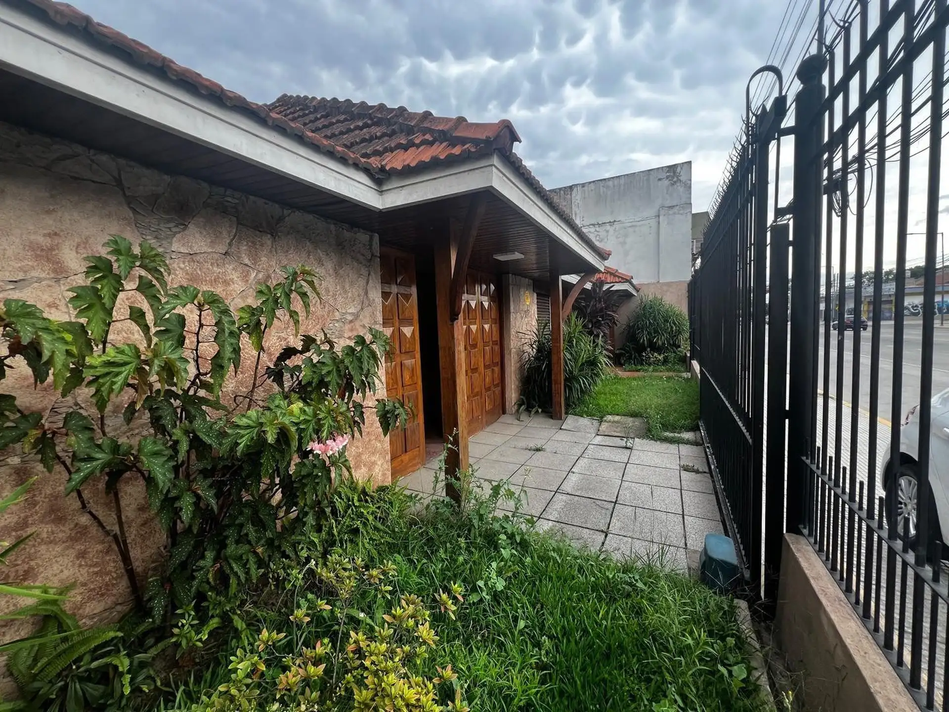 Casa de 4 quartos para alugar em Almirante Brown