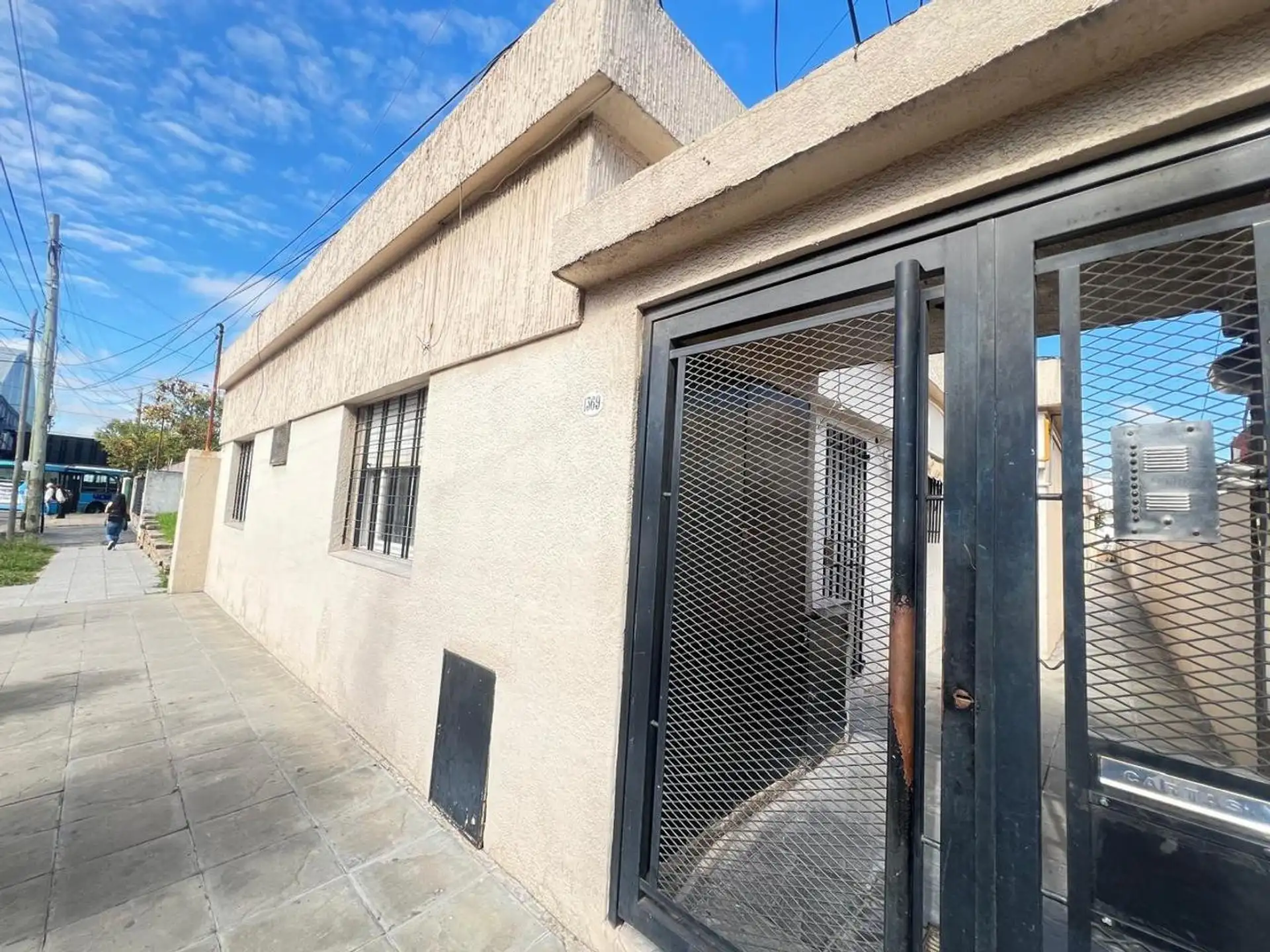 Two-bedroom PH in Ramos Mejía
