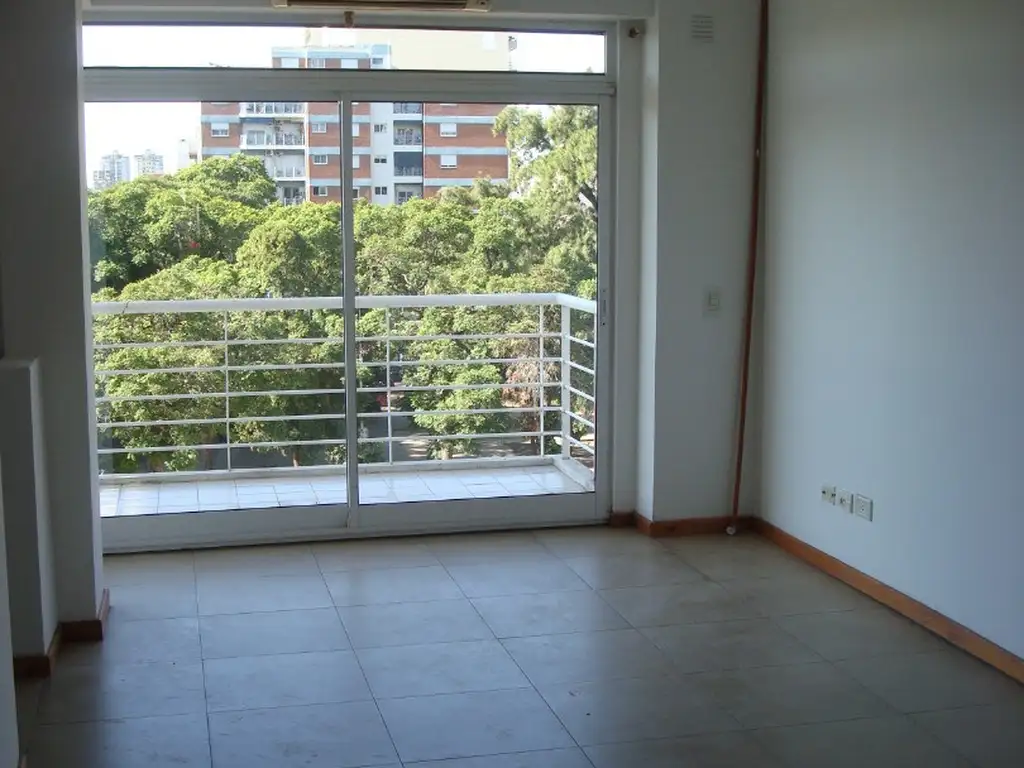 Varanda de frente e vista aberta