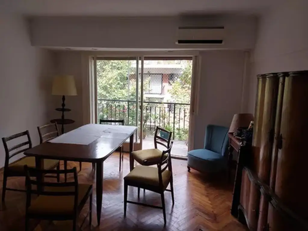 3 ambientes al frente con balcón corrido