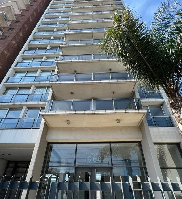 Three-room apartment with parking and storage in Lomas de Zamora