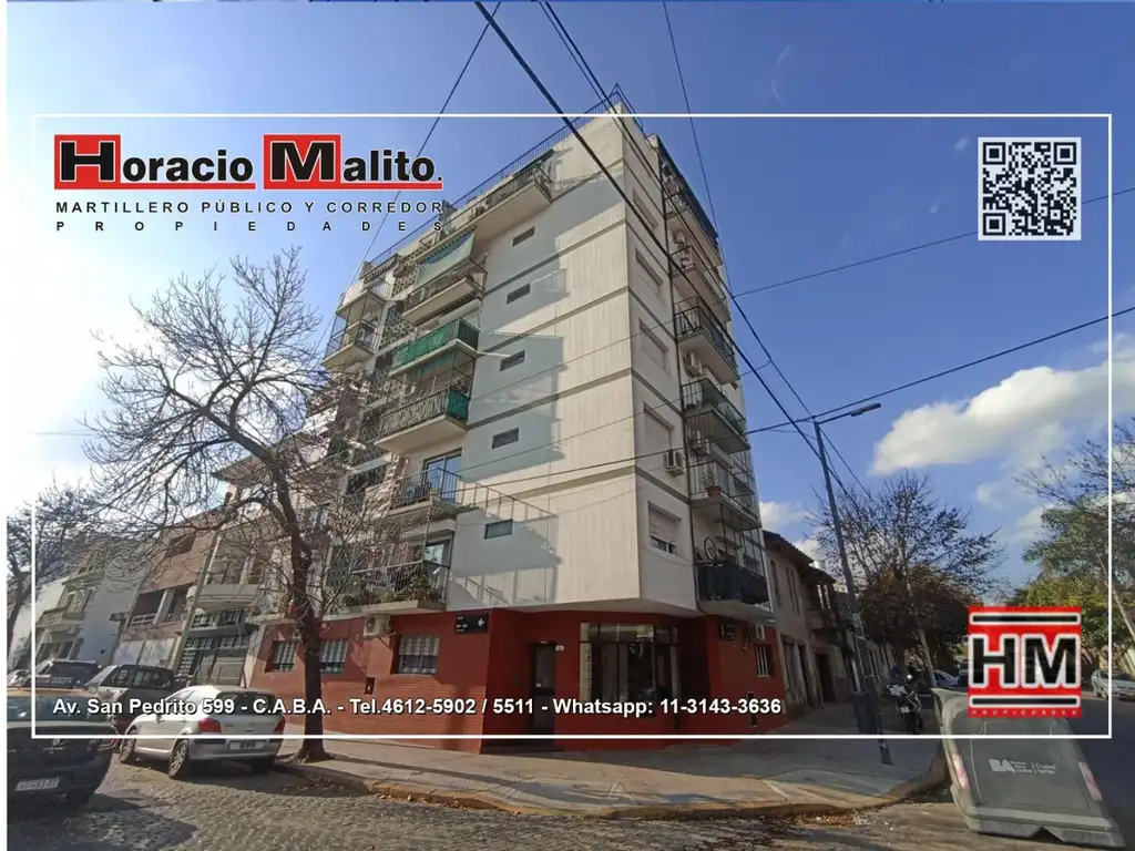 Departamento con balcón en Flores