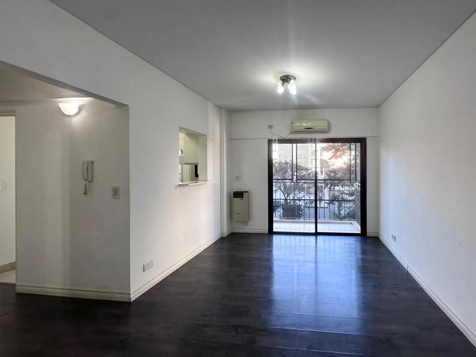 Departamento de 2 ambientes con balcón y cochera en Castelar