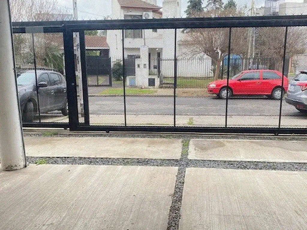 Ground floor with garden and parking