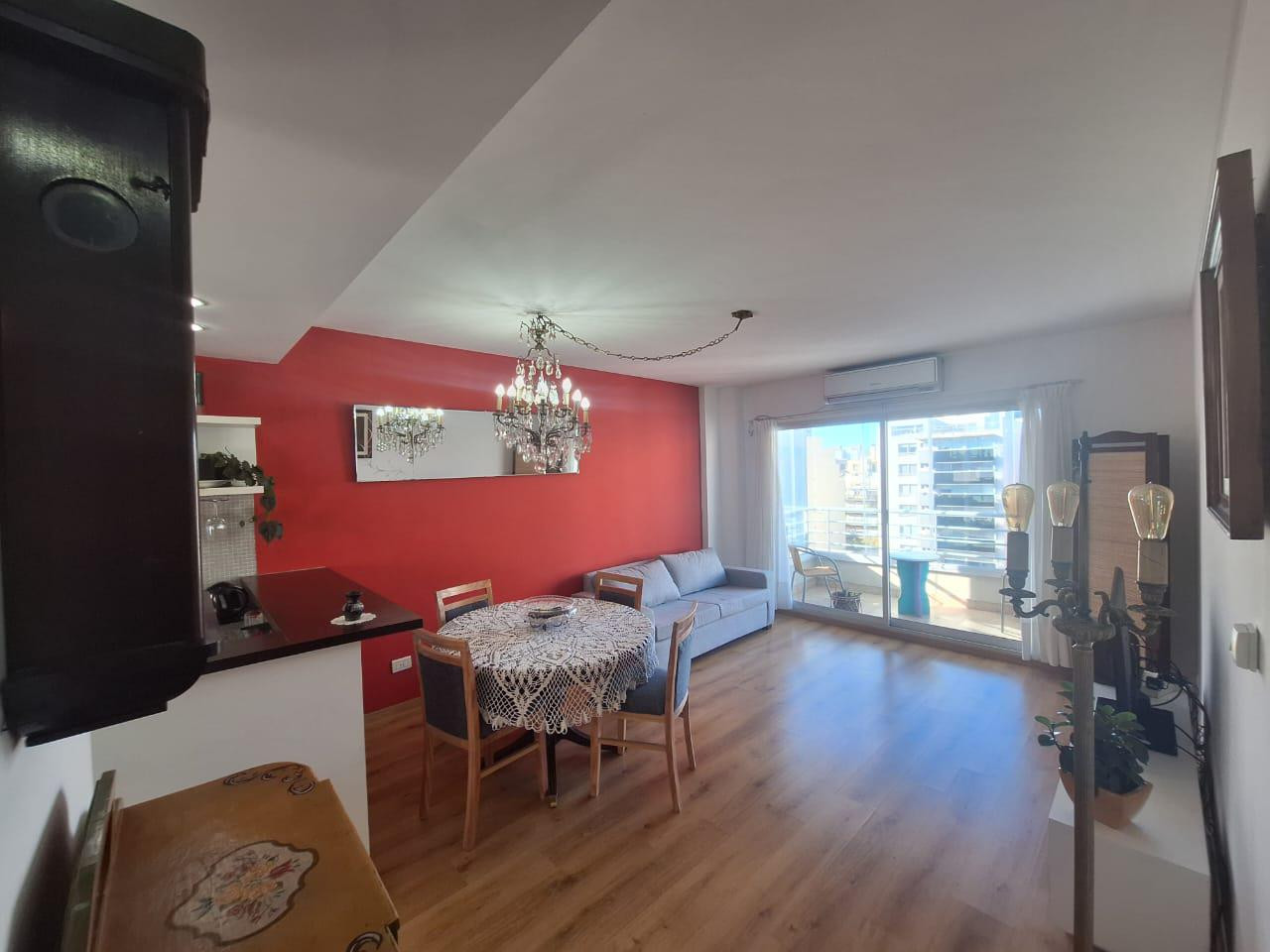 Трёхкомнатная квартира с балконом в Flores