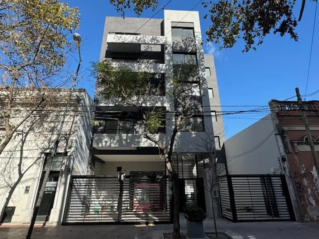 3-room apartment with balcony and parking