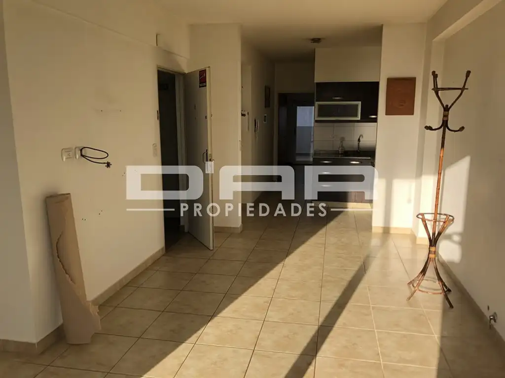 2 ambientes con balcón y patio