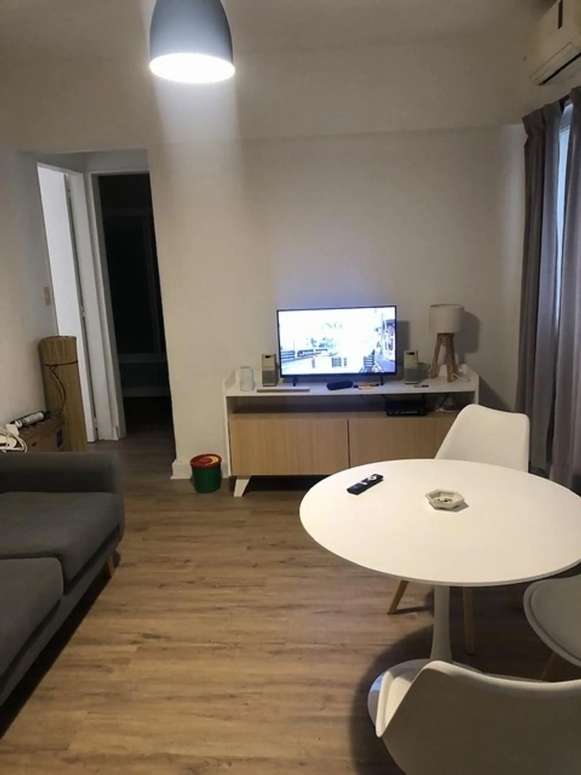 Departamento reciclado de 3 ambientes con balcón en Almagro