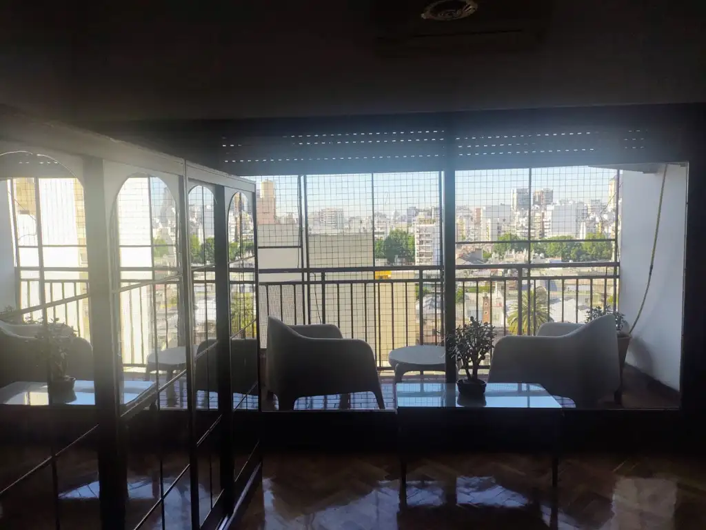 Piso 10 con balcón amoblado