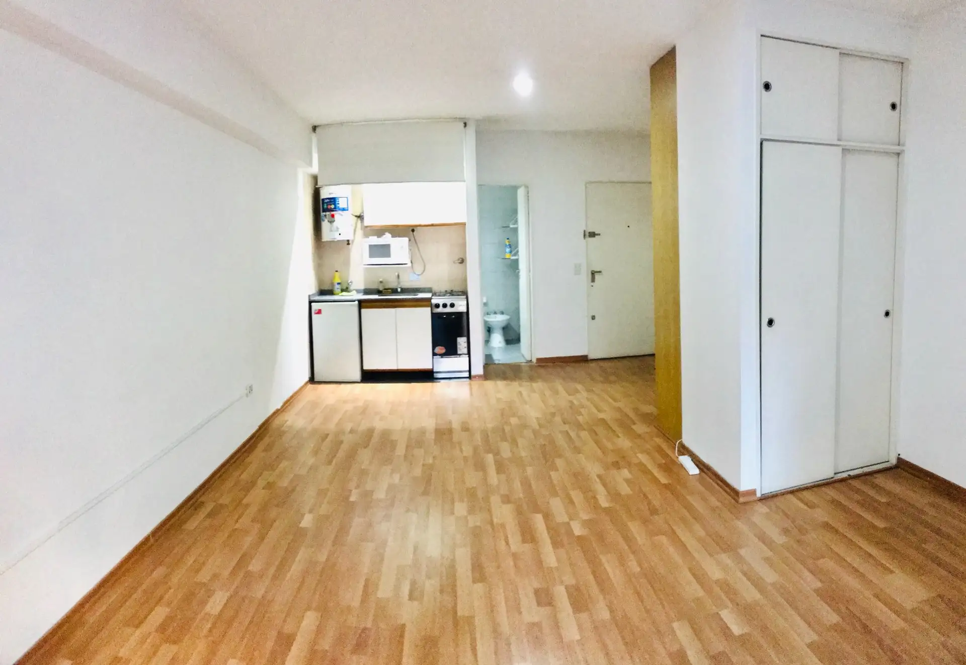 Studio com varanda e piscina