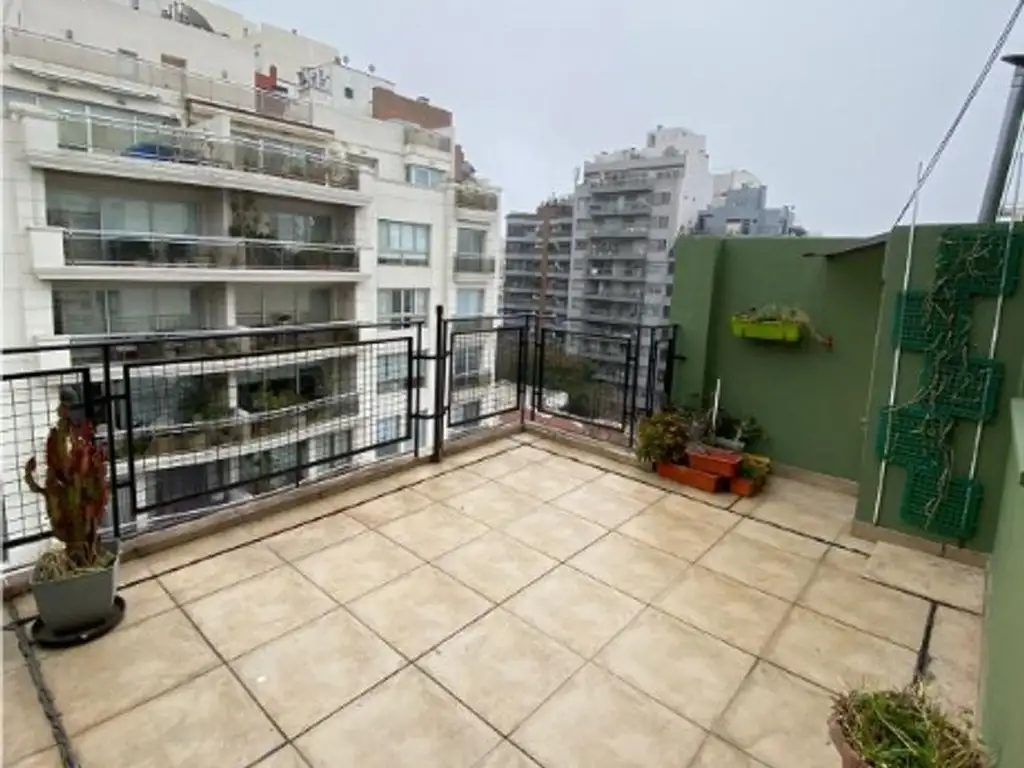 Monoambiente con balcón terraza