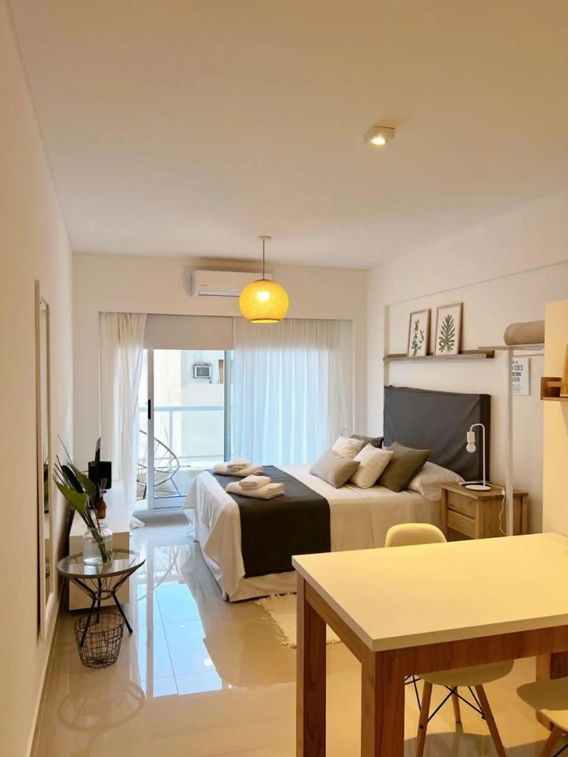 Furnished studio apartment in Monserrat
