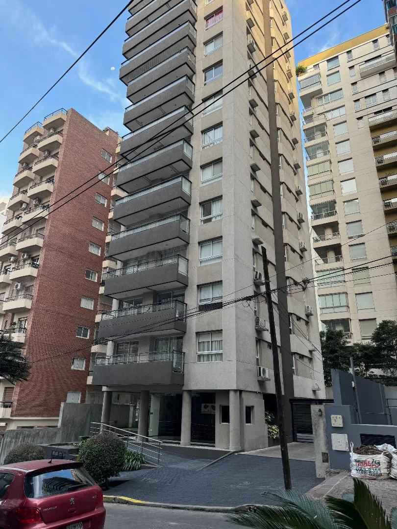 Two-bedroom apartment with parking in Olivos