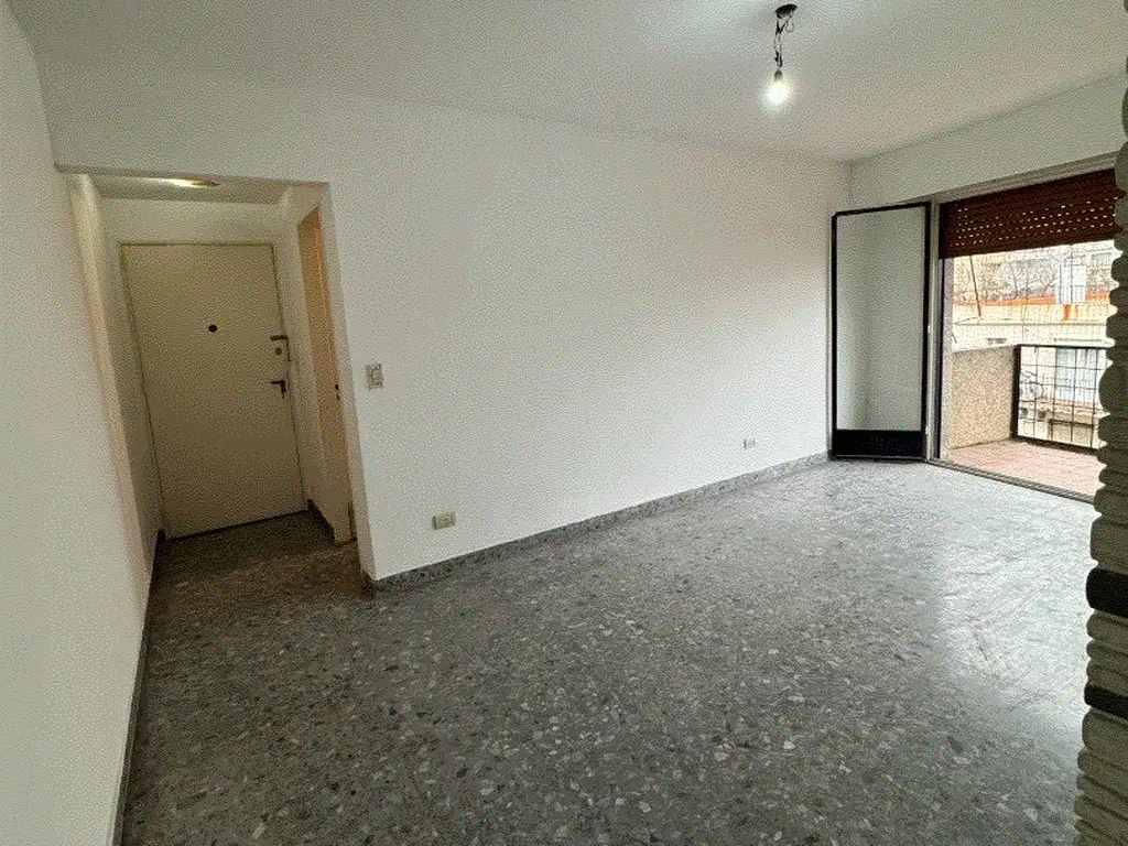 Apartamento com varanda e elevador
