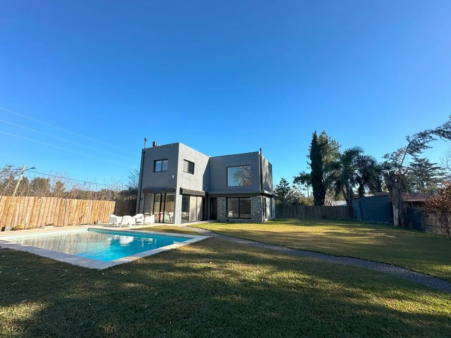 Casa para locação temporária com 2 dormitórios em El Cazador, Escobar