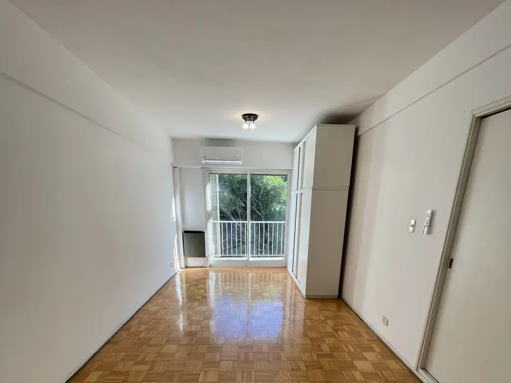 Front-facing studio with balcony