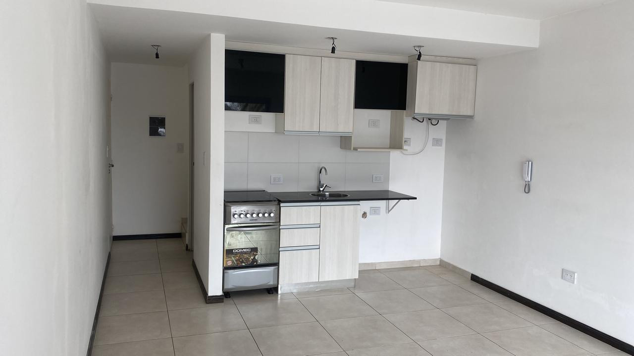 Departamento dúplex de 2 ambientes con 1 dormitorio en Lomas de Zamora