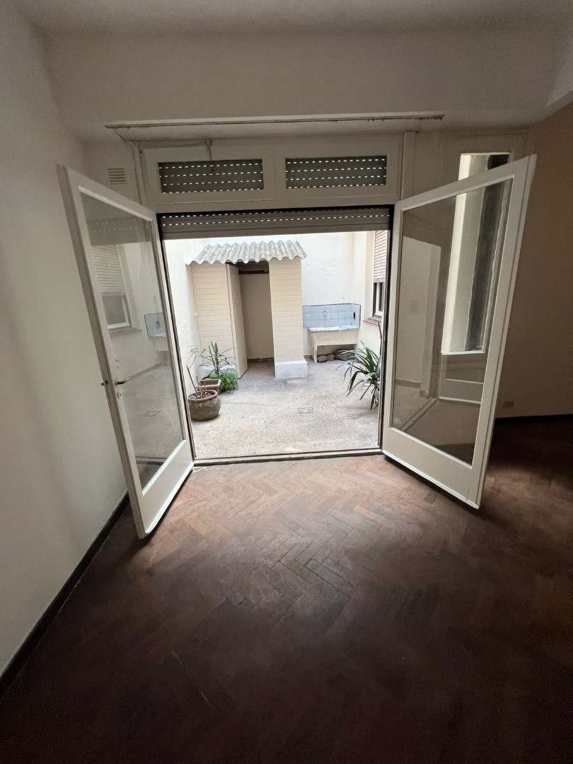 Departamento de 2 ambientes en planta baja con 1 dormitorio en suite en Almagro