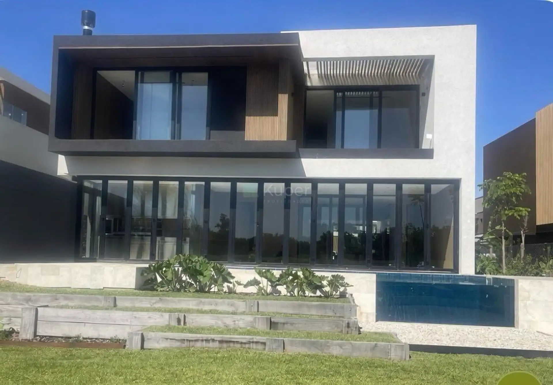 Modern five-bedroom house in Nordelta El Yacht, Tigre