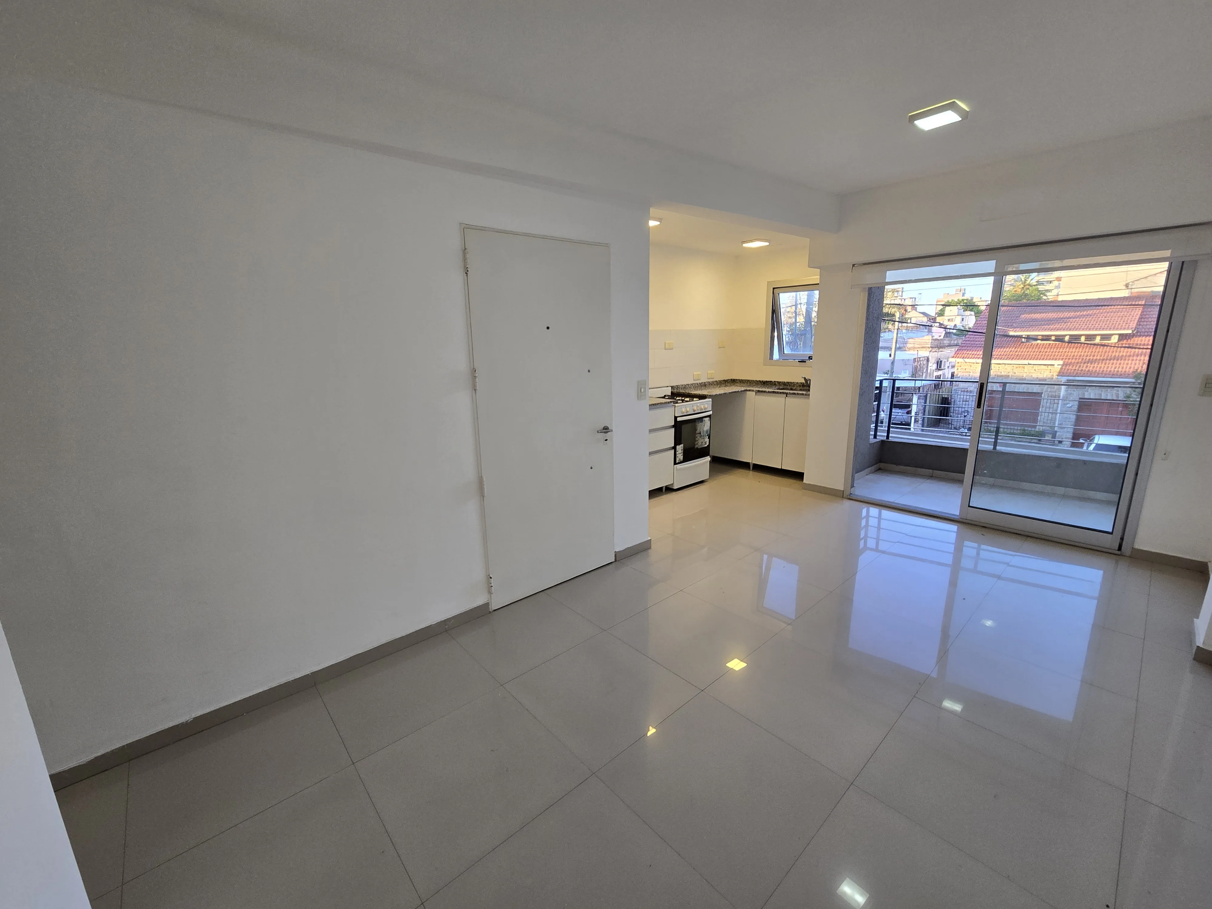 Apartamento de 2 dormitórios para aluguel em Lanús Oeste