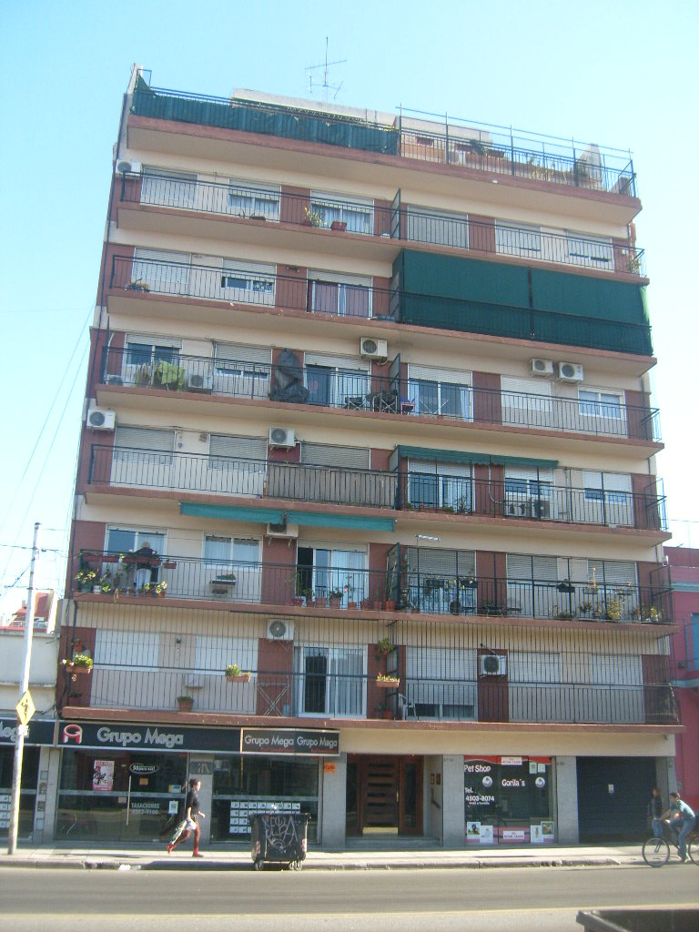 Apartamento de 3 ambientes na Villa del Parque com varanda e orientação leste