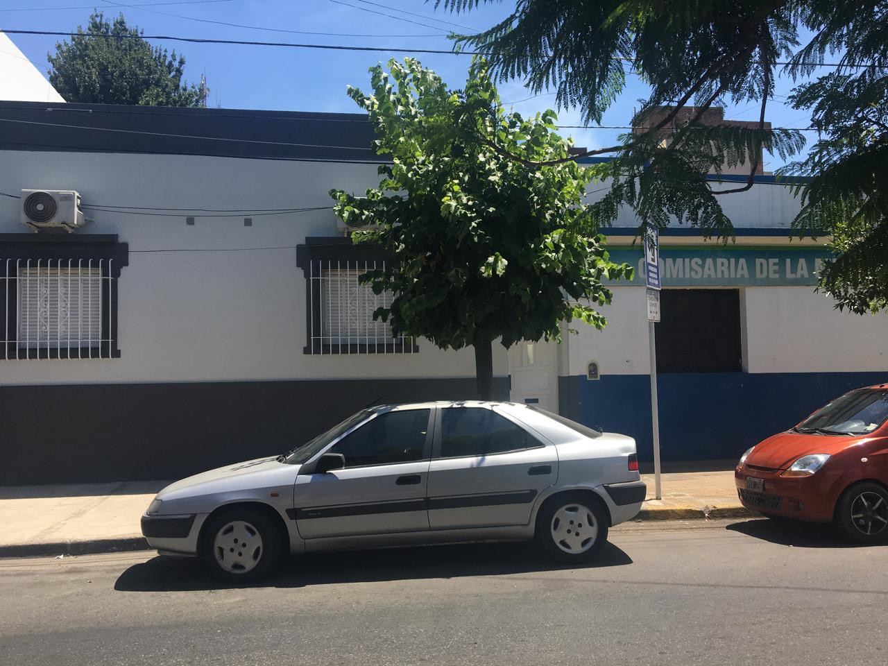 PH tipo casa de frente com 3 quartos em Morón