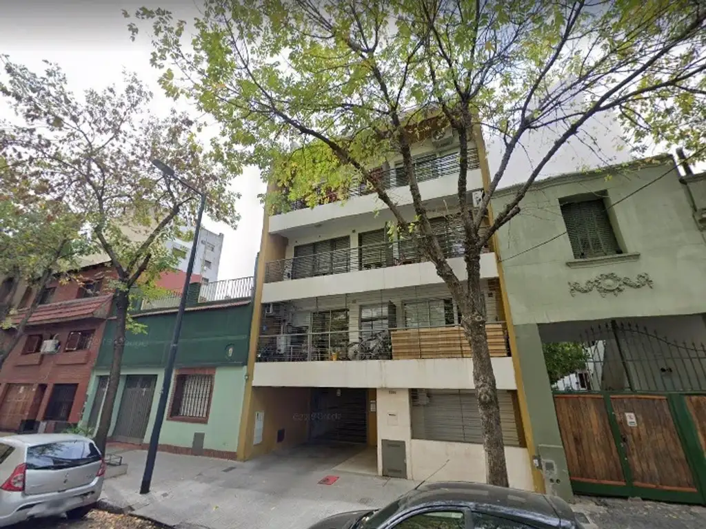 2 ambientes con balcón corrido