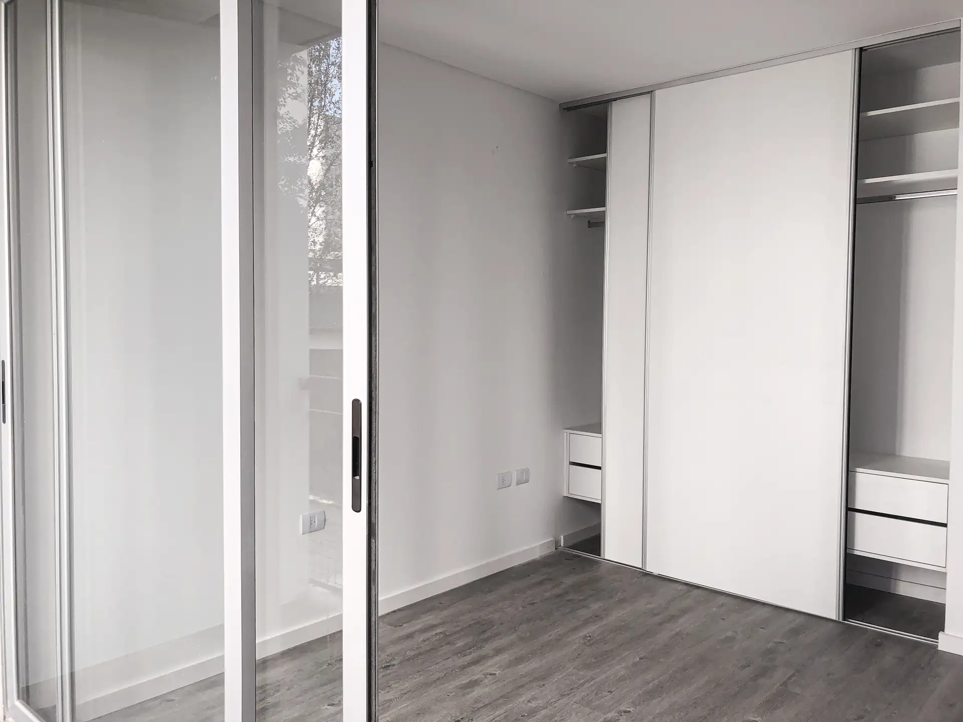1 bedroom, balcony, pool amenities