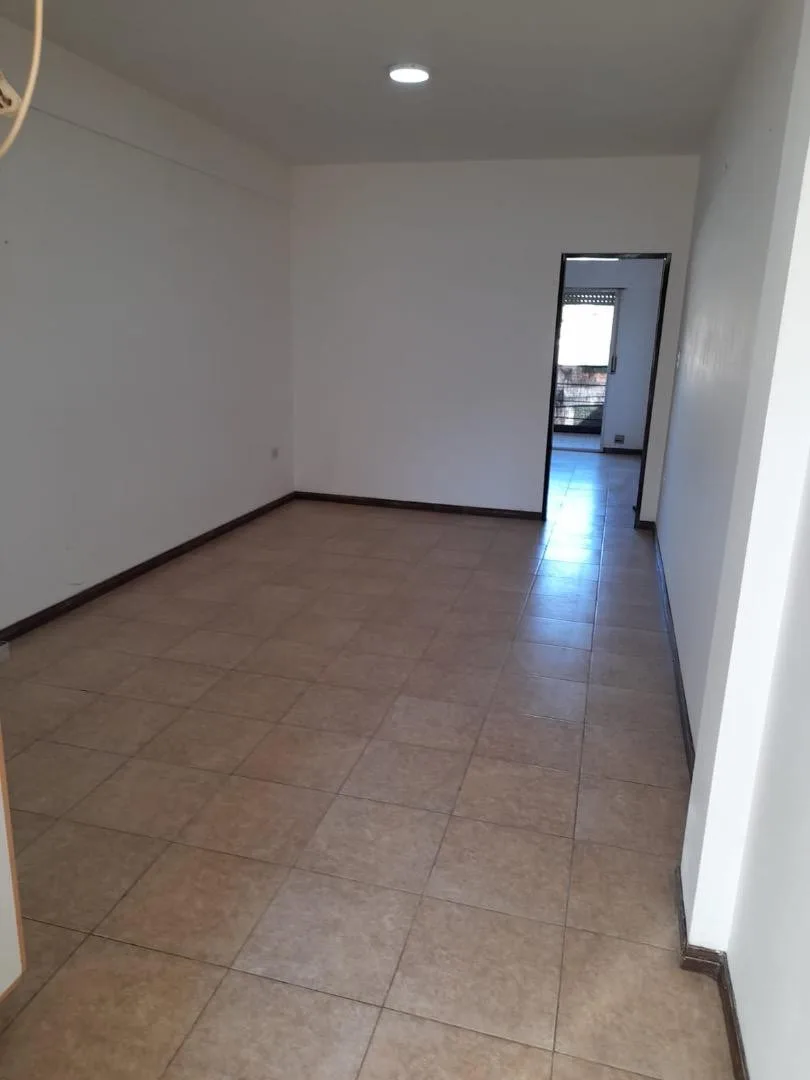 Apartamento de dois ambientes com 1 dormitório e varanda em William Morris, Hurlingham