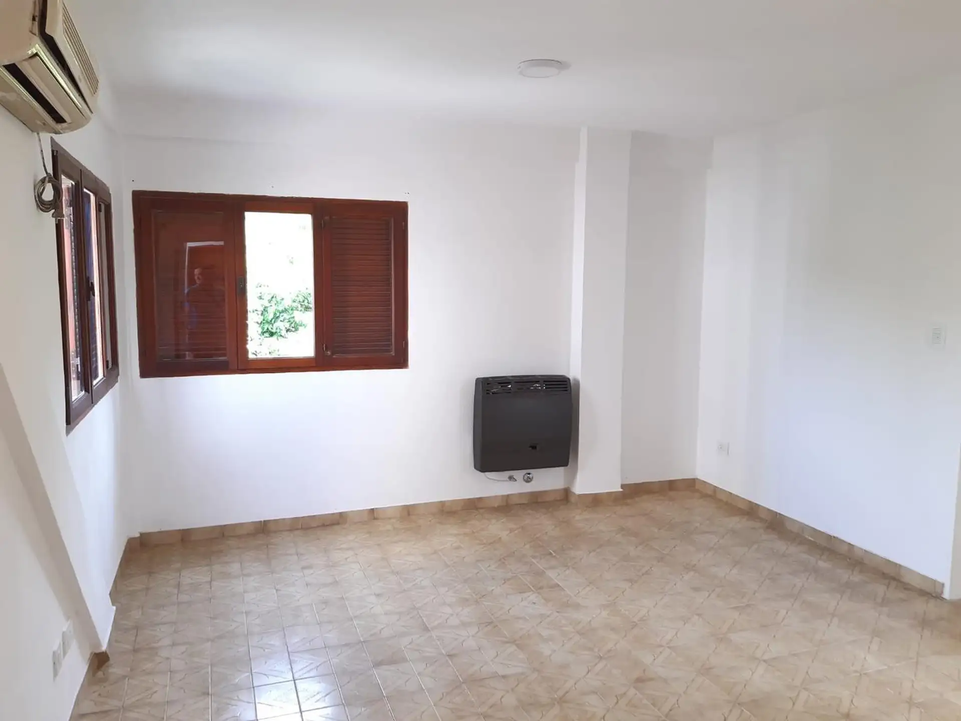 PH de 3 ambientes al frente en La Plata con 2 dormitorios