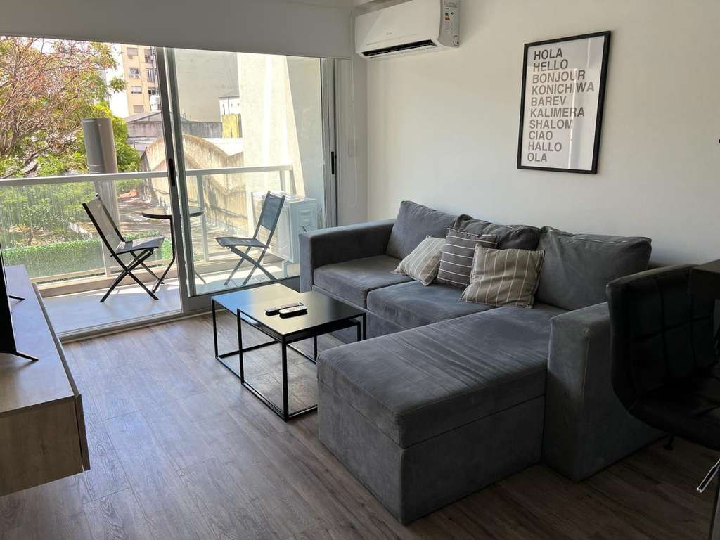 Furnished one-bedroom apartment with balcony in Almagro