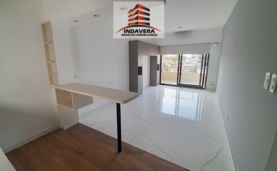 Monoambiente con balcón y cochera en Caseros, Tres de Febrero