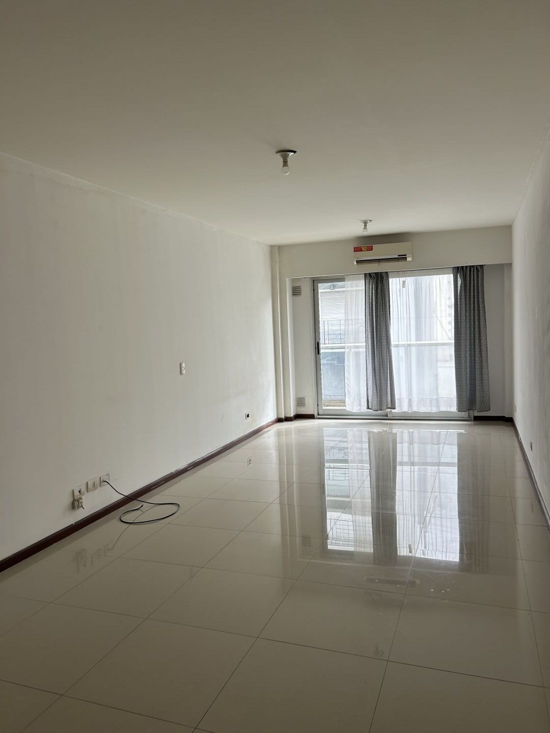 Kitnet mobiliada de 1 ambiente com varanda em Balvanera