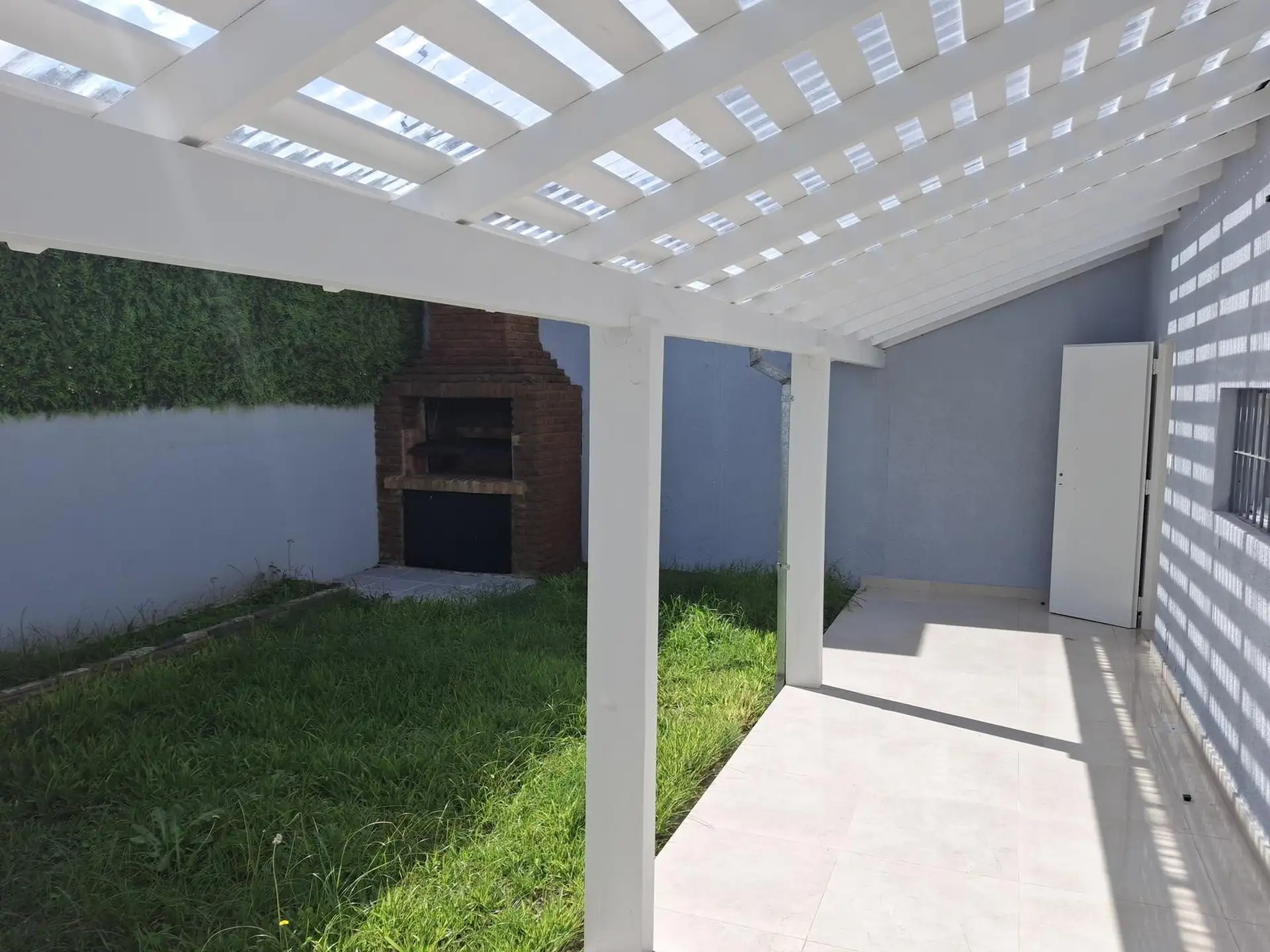 Четырёхкомнатный дом в La Lucila, Vicente López