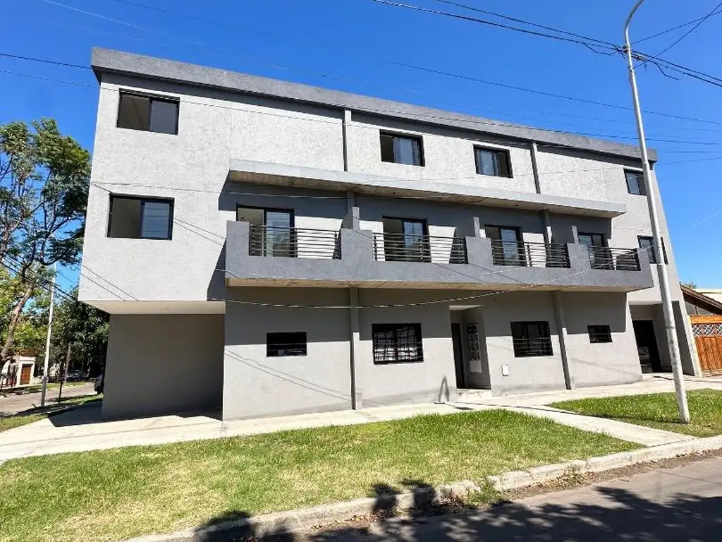 Duplex com varanda frontal