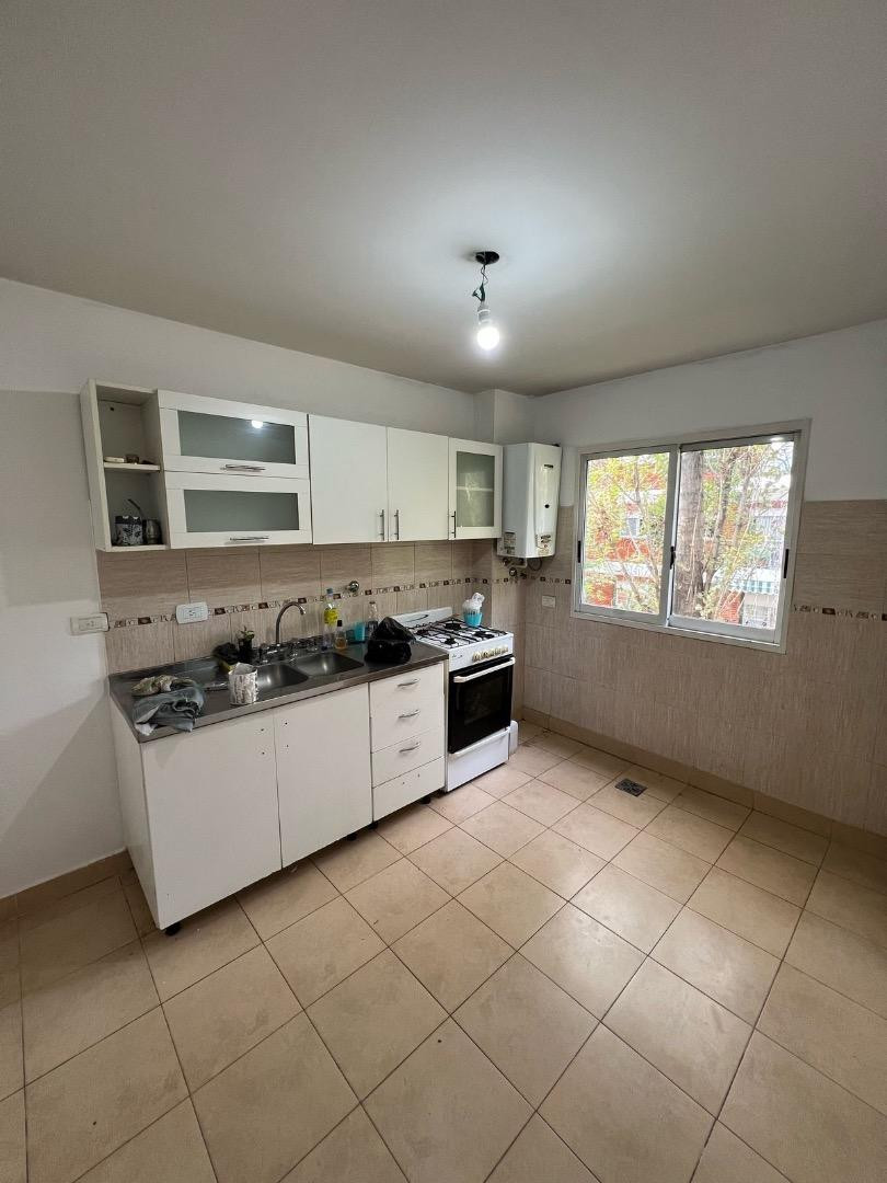 Two-bedroom apartment with assigned parking in Quilmes