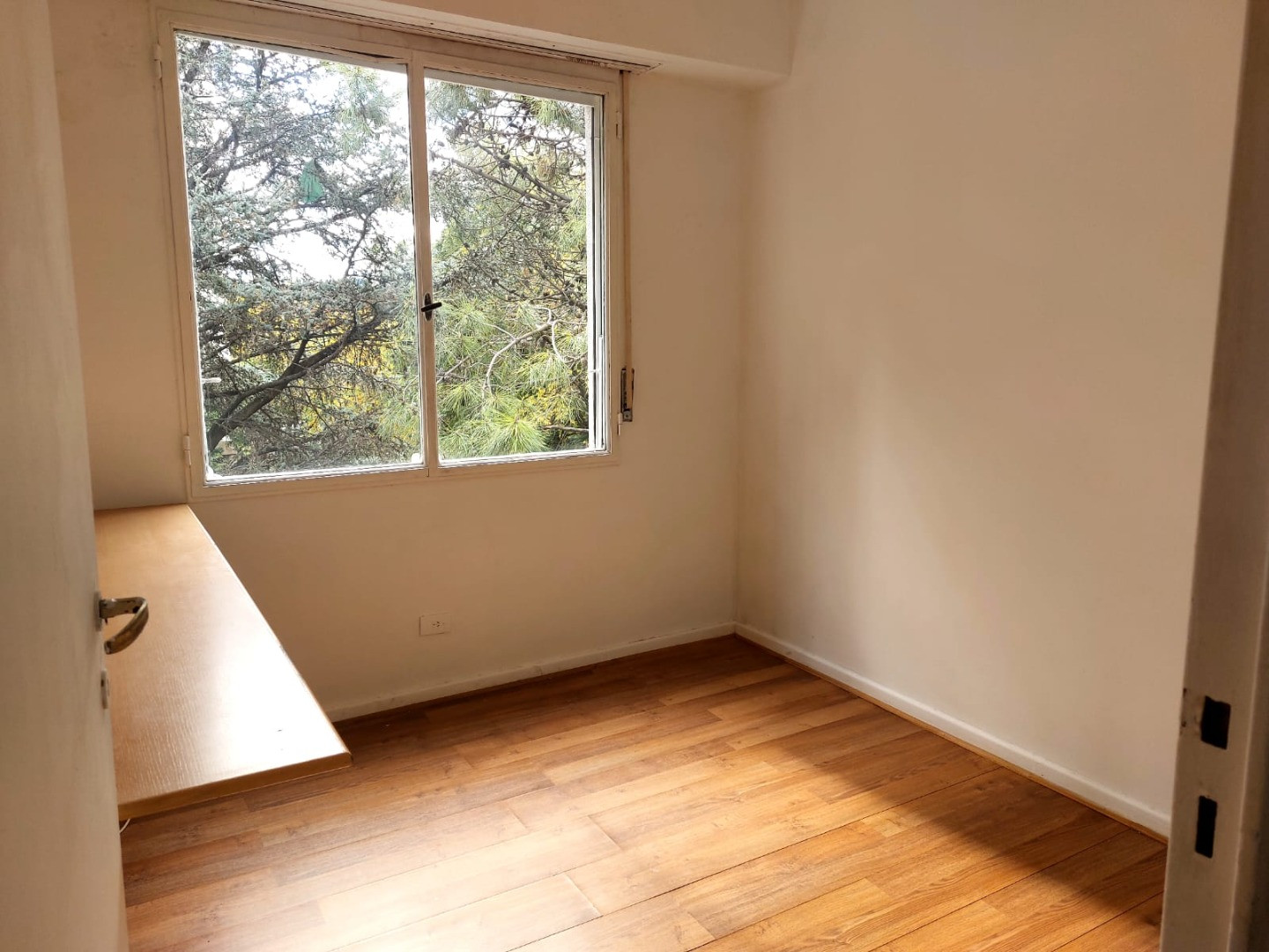 Three-bedroom apartment in Florida with living room and separate laundry near Estación Florida Mitre