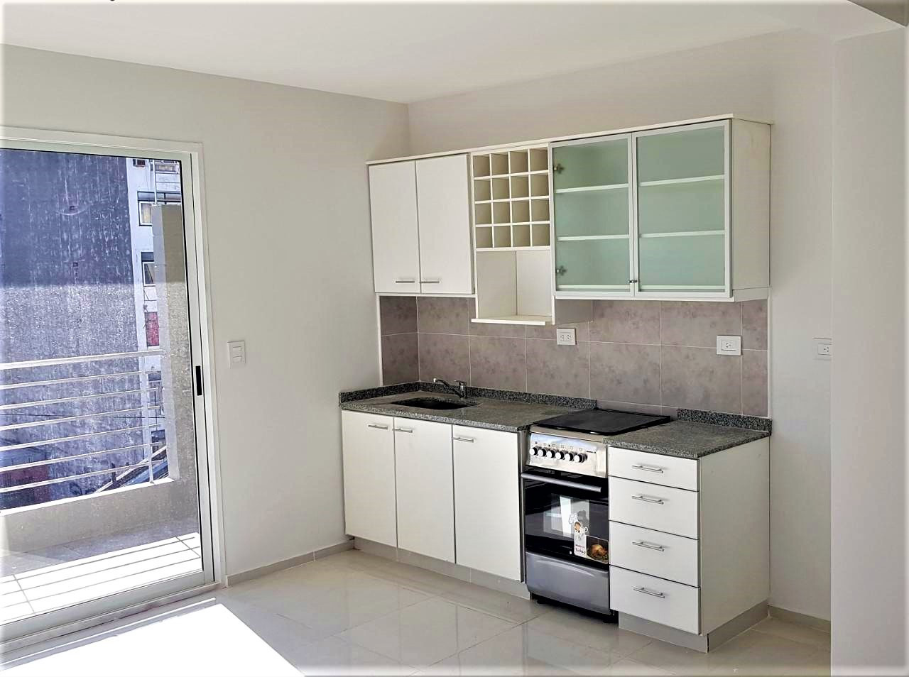 Unfurnished studio apartment with balcony in Recoleta