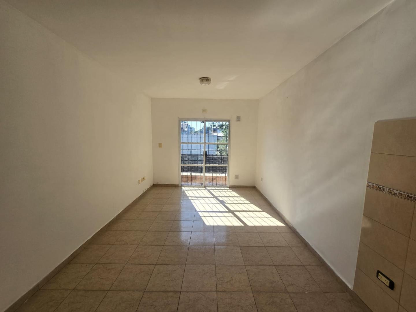 Apartamento de 2 ambientes com 1 quarto e varanda em Tres de Febrero