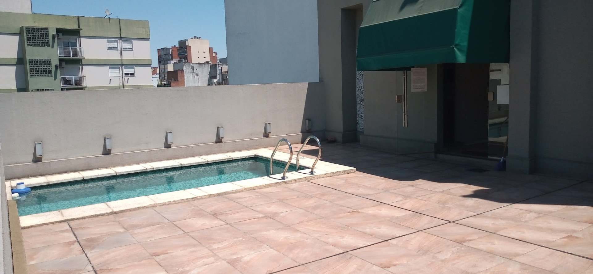 Kitnet mobiliado? No — kitnet de 1 ambiente com varanda em Caballito