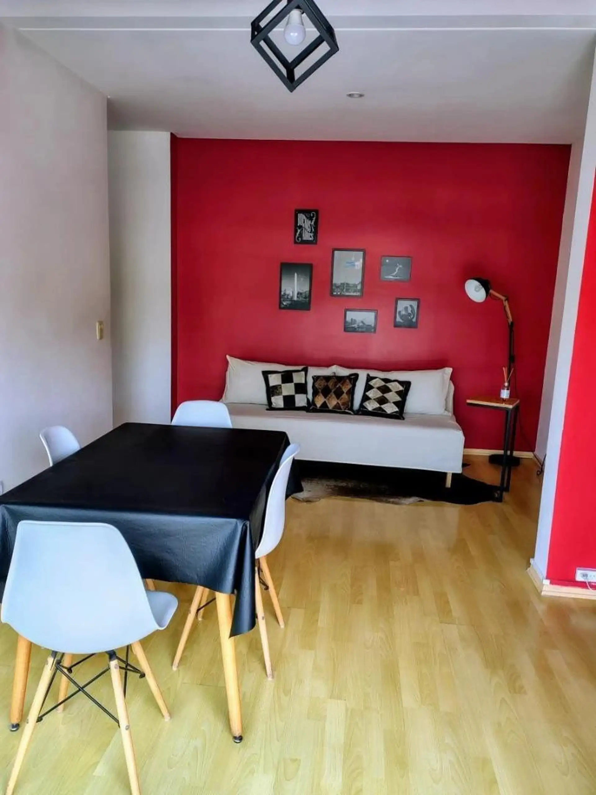 Departamento de 2 ambientes al frente con balcón terraza en Almagro