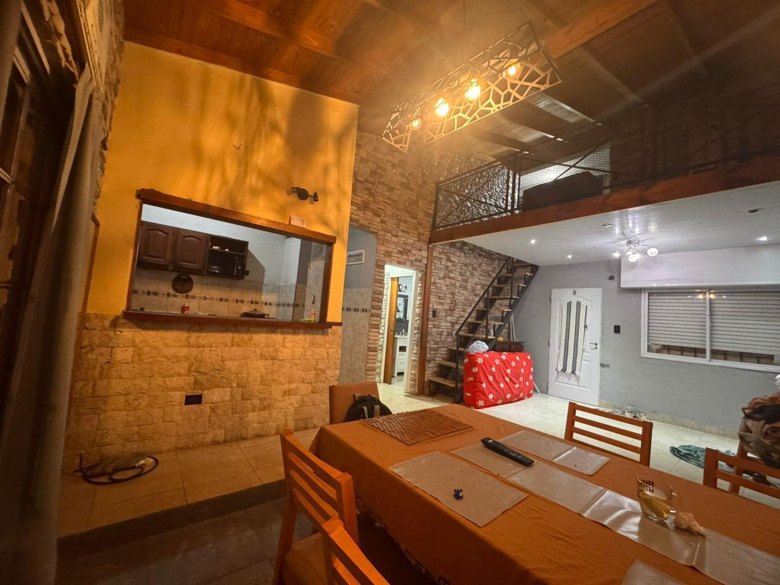 Casa com 4 dormitórios para alugar em Melchor Romero