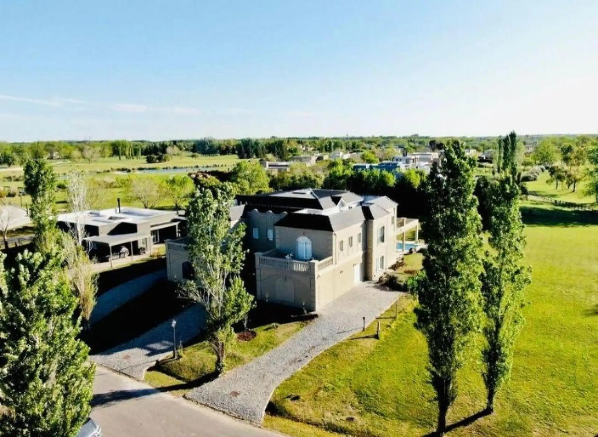 Five-bedroom house in Estancias Golf Club, Pilar