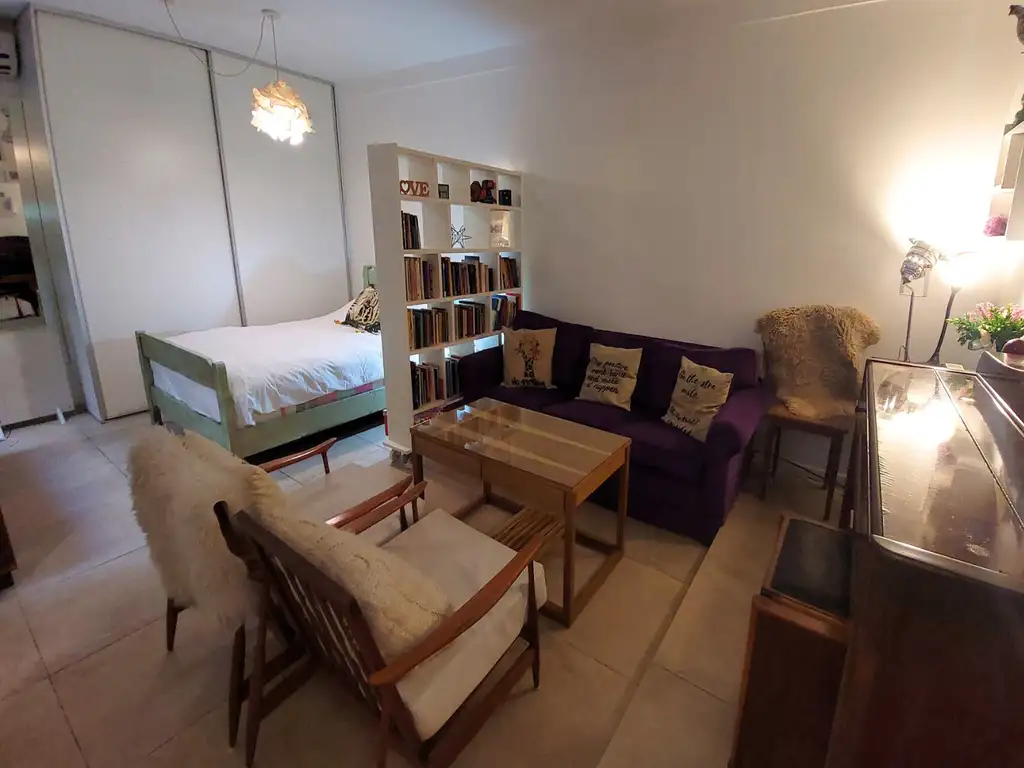 Estudio con patio y pileta