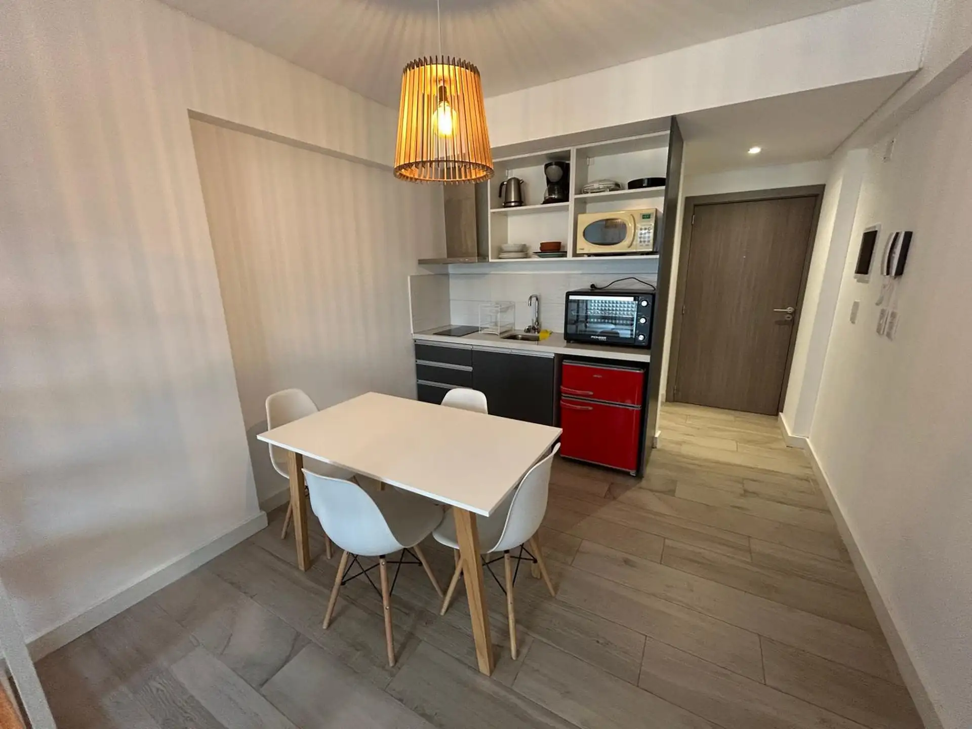 Departamento estudio con balcón terraza en Monserrat