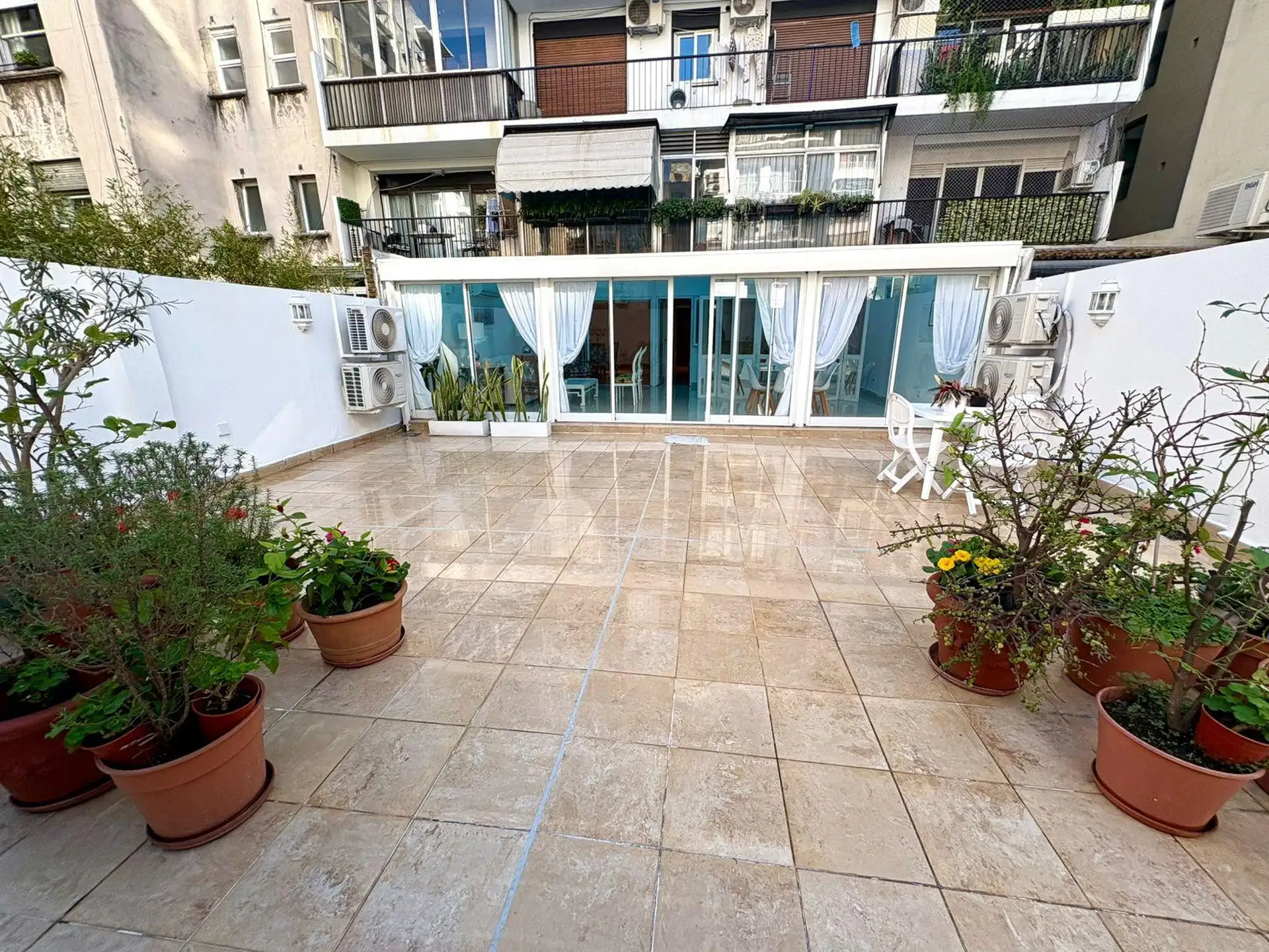 Three-room furnished apartment in Recoleta with private terrace and grill
