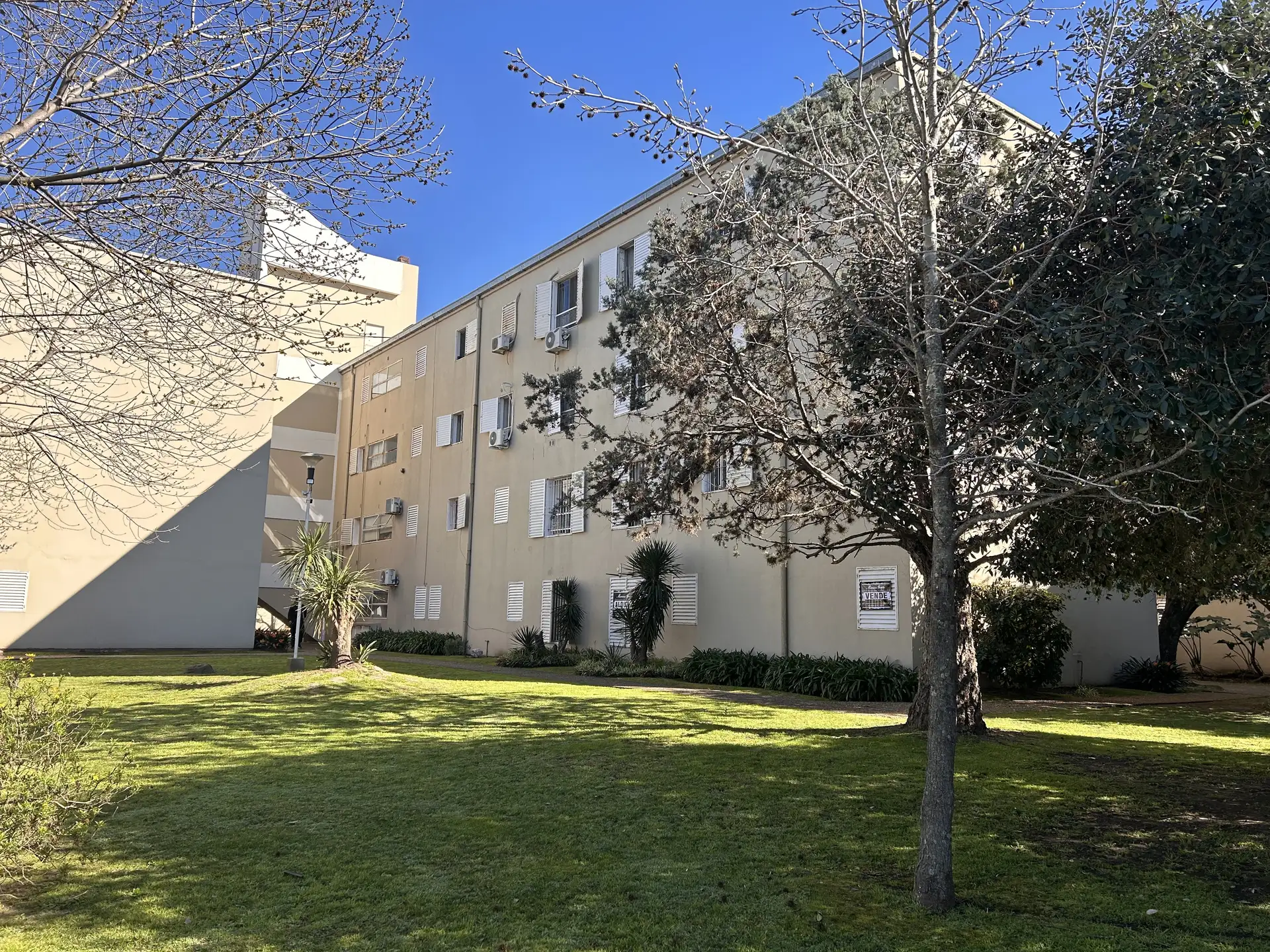 Two-bedroom ground-floor apartment in Buenos Aires