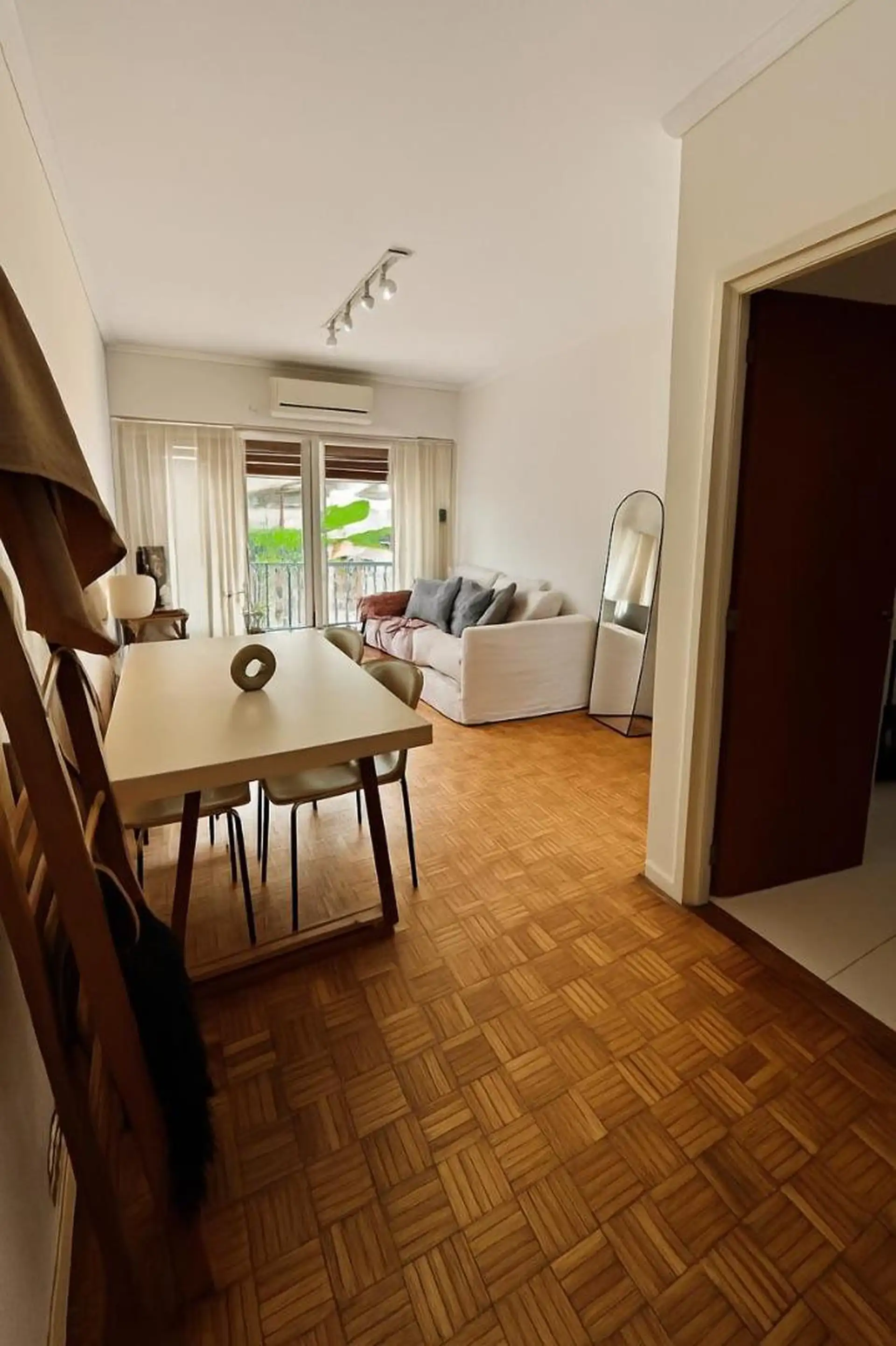 Apartamento de três ambientes reformado em Saavedra