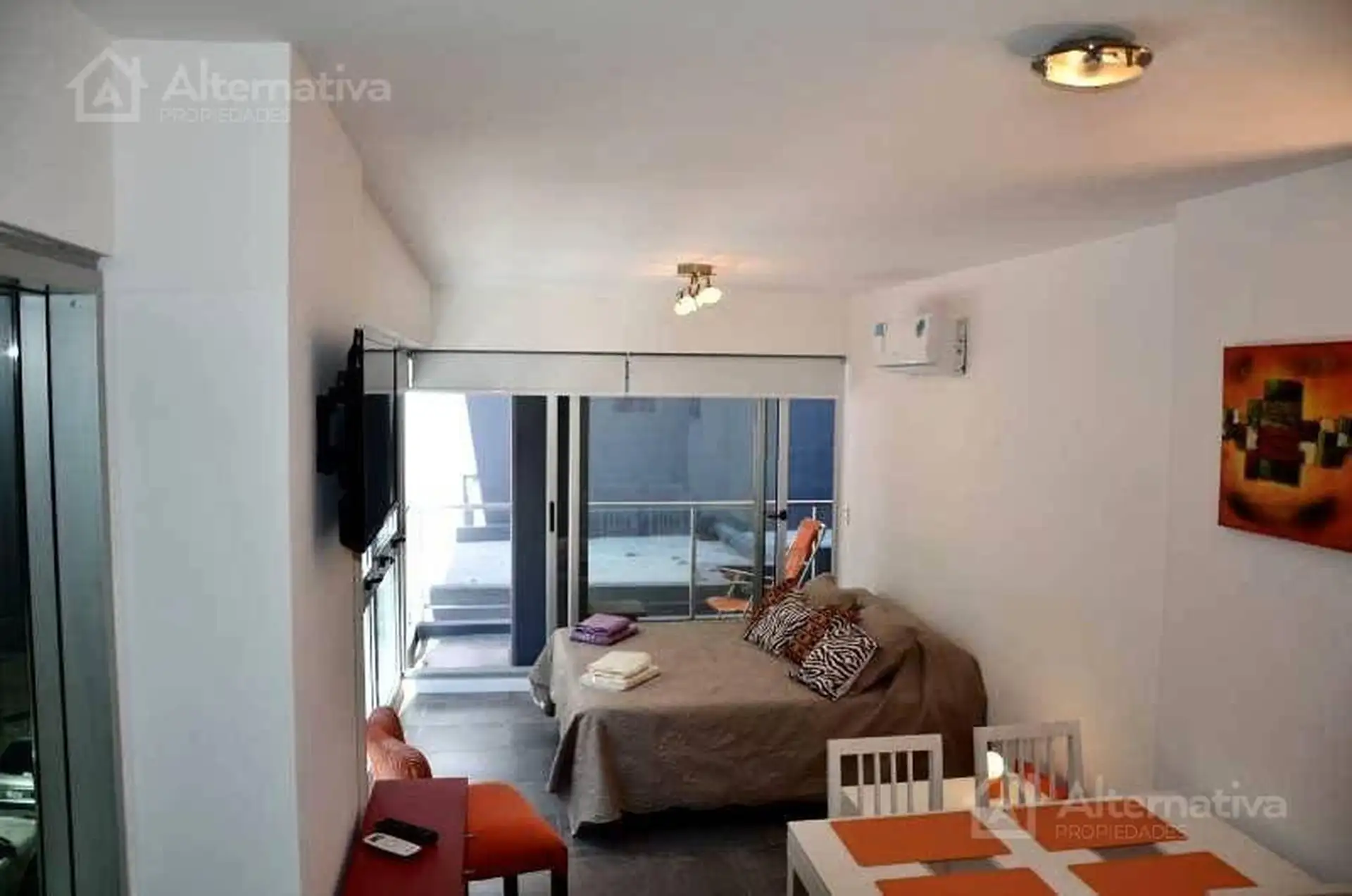 Kitnet mobiliada em Palermo com varanda e 1 banheiro