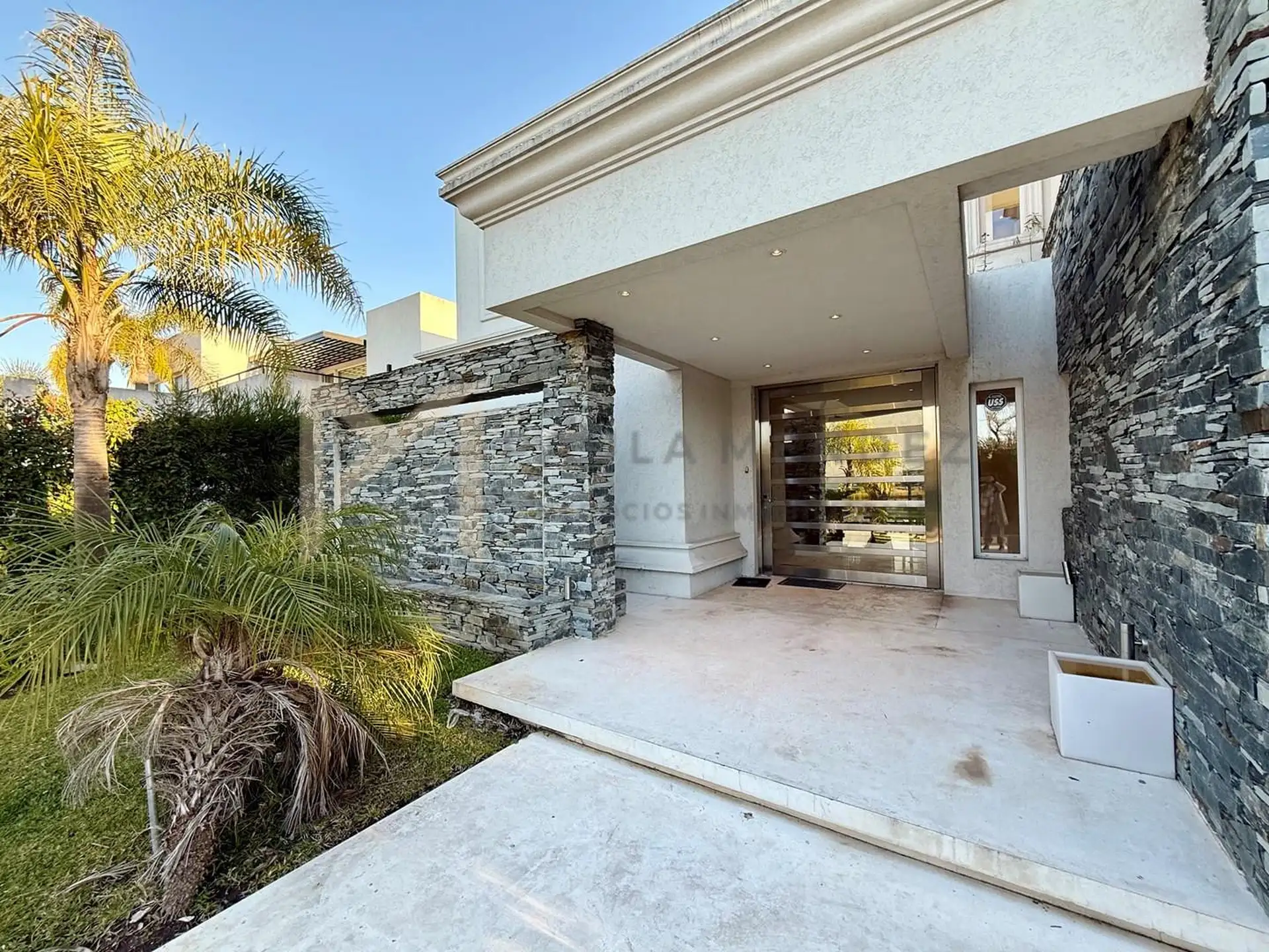 Four-bedroom house with lagoon views in Nordelta Los Alisos, Tigre